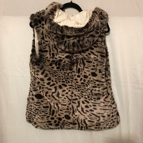 Reversible faux fur vest - Picture 3 of 4
